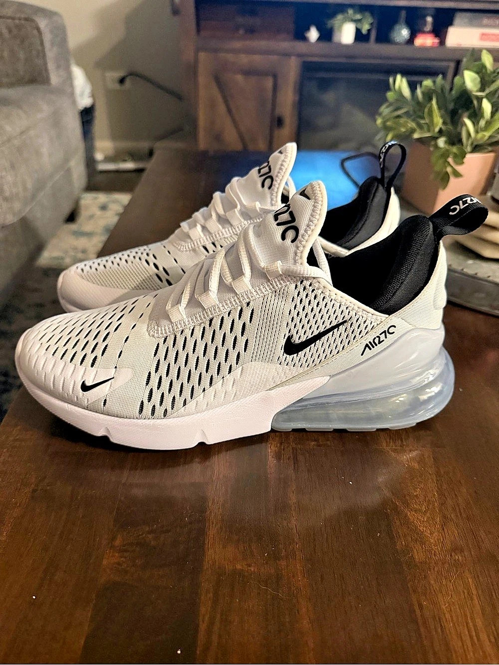 Nike Air Max 270 Women's White & Black US 9 brand New